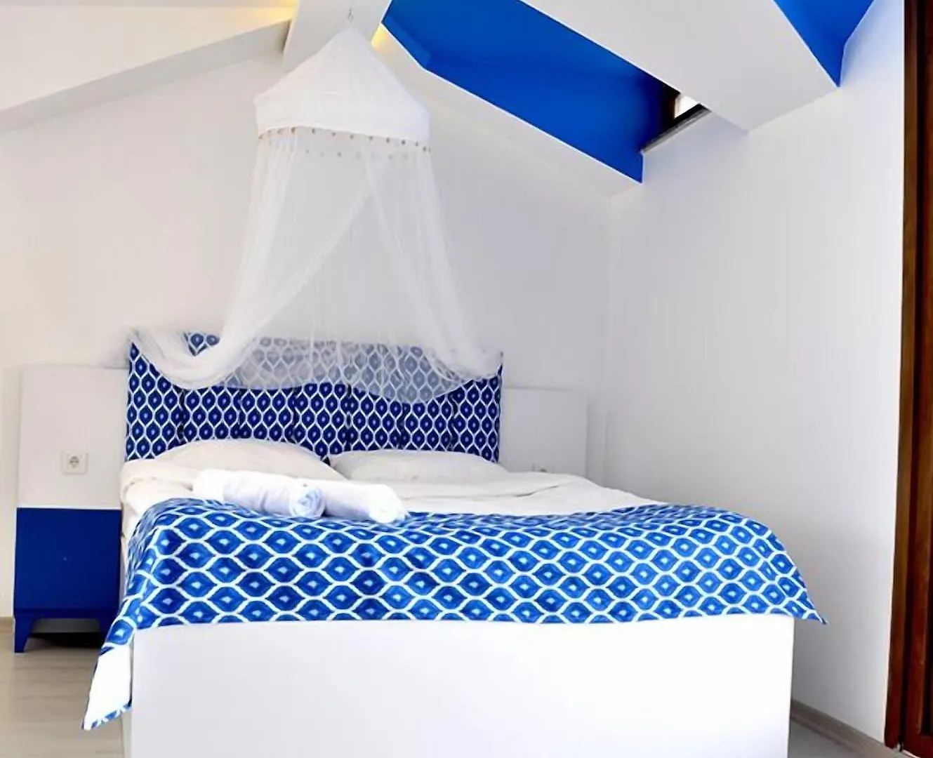 Almond Hill Apart Стамбул